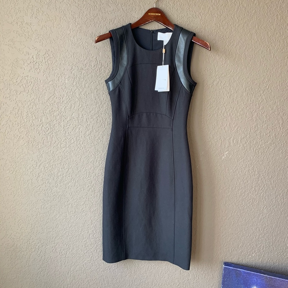 🇺🇸Hugo Boss size 0 crew neck sleeveless black dress
